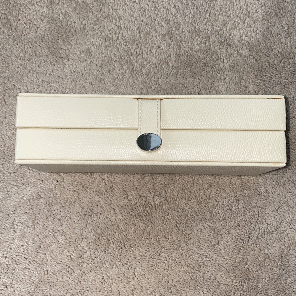 Pottery barn jewelry case - Picture 3 of 6